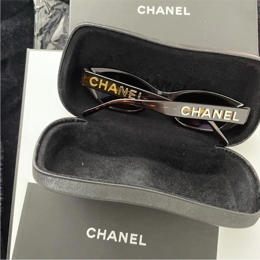 New Chanel Limited Edition rectangle sunglasses A71280 from 2018 collection.